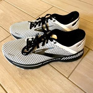 Brooks Adrenaline GTS Women’s Running Shoe, Size 7.5 wide